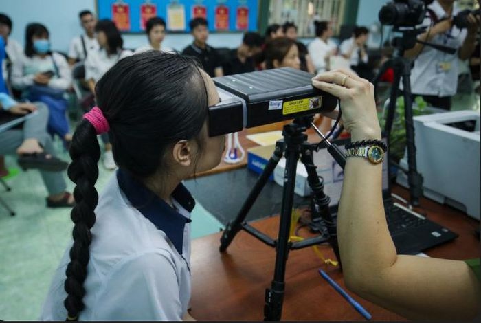 Công dân từ 6 tuổi trở lên bắt buộc phải cung cấp thông tin sinh trắc học mống mắt khi làm TCC. NHẬT THỊNH/Thanh niên, ảnh minh họa.