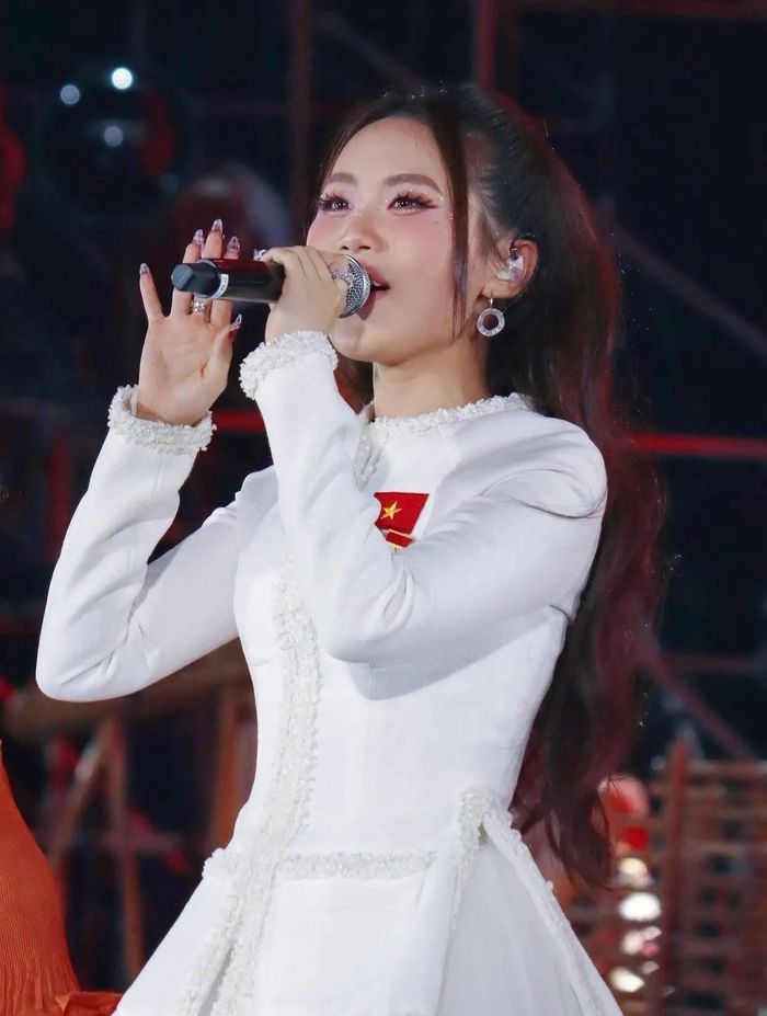 Phương Mỹ Chi tiếp tục làm mới hình ảnh sau hành trình gắn bó với chất liệu dân gian. (Ảnh: FBNV)