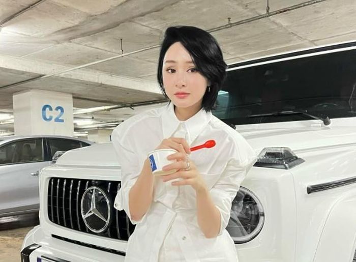 Hiền Hồ của trước đây với mái tóc ngắn cá tính. Ảnh FBNV
