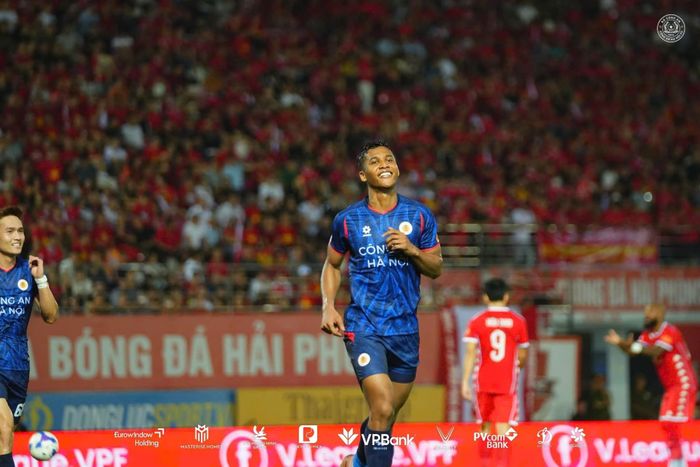 Nguyễn Adou Legley Minhđược kỳ vọng sẽ sớm khoác lên mình màu áo đội tuyển quốc gia Việt Nam