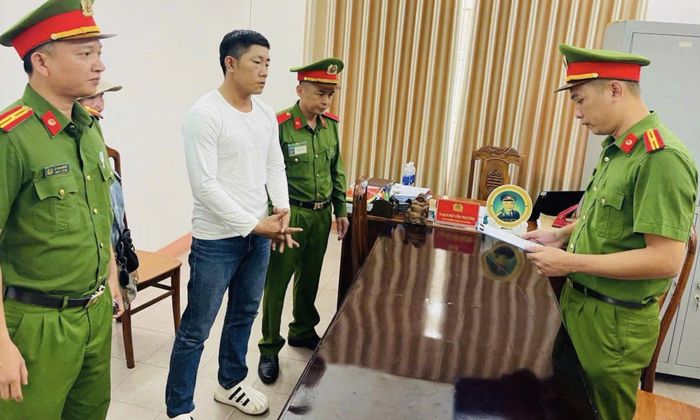 Đối tượng Hiếu bị bắt giữ.