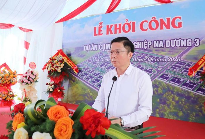 Phó Chủ tịch Thường trực UBND tỉnh Lạng Sơn Đinh Hữu Học phát biểu tại buổi lễ.