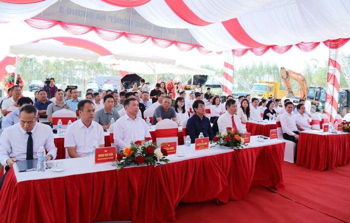 Nghi thức khởi công dự án Cụm công nghiệp Na Dương 3.Các đại biểu tham dự lễ khởi công Cụm công nghiệp Na Dương 3 tại xã Na Dương, tỉnh Lạng Sơn.