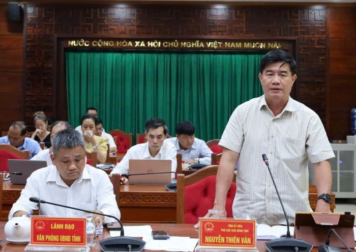 Ông Nguyễn Thiên Văn – Phó Chủ tịch UBND tỉnh tham gia ý kiến tại cuộc họp.