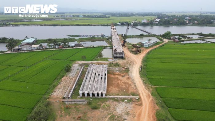 Chủ tịch UBND TP Đà Nẵng chỉ đạo xem xét chấm dứt hợp đồng đối với nhà thầu phụ trách thi công dự án cầu Tam Tiến và đường dẫn.