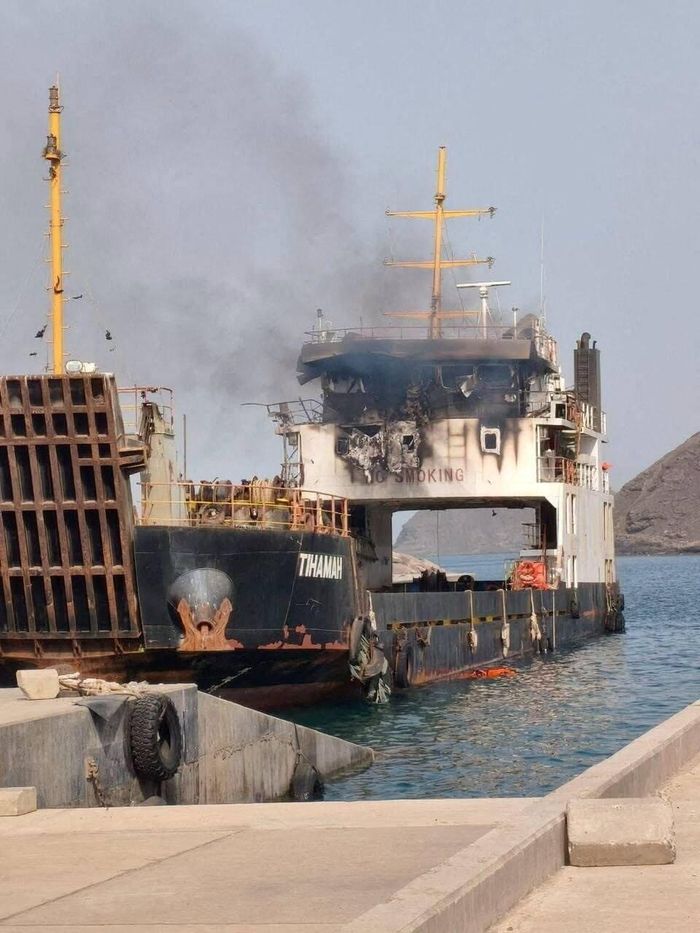 Hư hại trên tàu chở hàng Tihamah gần Murad, Yemen, ngày 11/8. (Ảnh: Reuters)