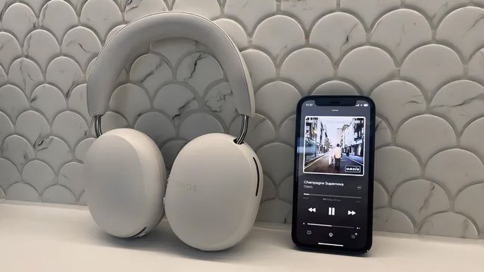 Mẫu tai nghe Sonos Ace Ultra với nhiều màu sắc mới, hứa hẹn thu hút người dùng trẻ. (Ảnh: Future)