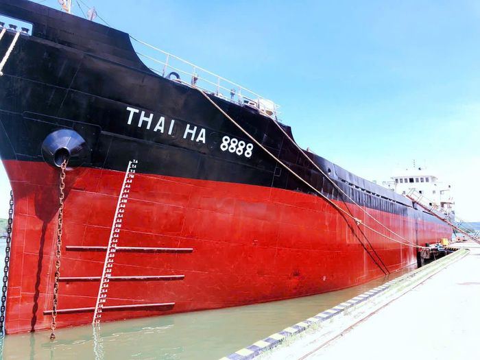 Tàu Thái Hà 8888 được chào bán cạnh tranh theo hình thức trả giá một lần thông qua đơn vị chào mua tài sản, quyền mua ưu tiên sẽ được tính theo thứ tự ưu tiên giá cao nhất, thời hạn thanh toán sớm nhất.