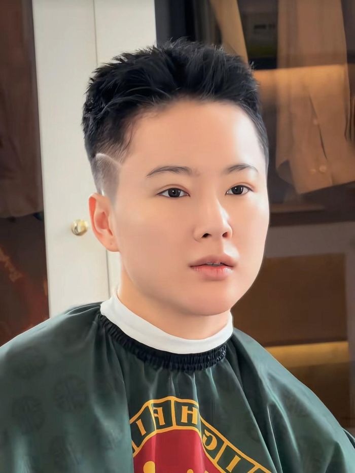 Angela Phương Trinh gây sốc với diện mạo mới.