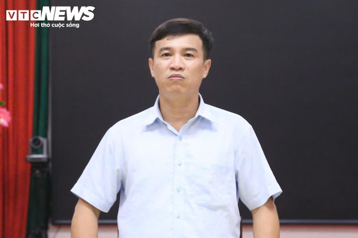 Ông Lâm Thế Hùng, Phó giám đốc Sở Giáo dục và Đào tạo Tuyên Quang thông tin với báo chí chiều 12/8. (Ảnh: T.Đ.)