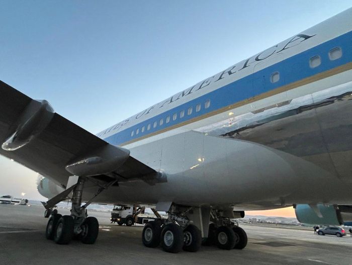 Ông Trump được cho là đã di chuyển bí mật trên chiếc xe tải sau máy bay.