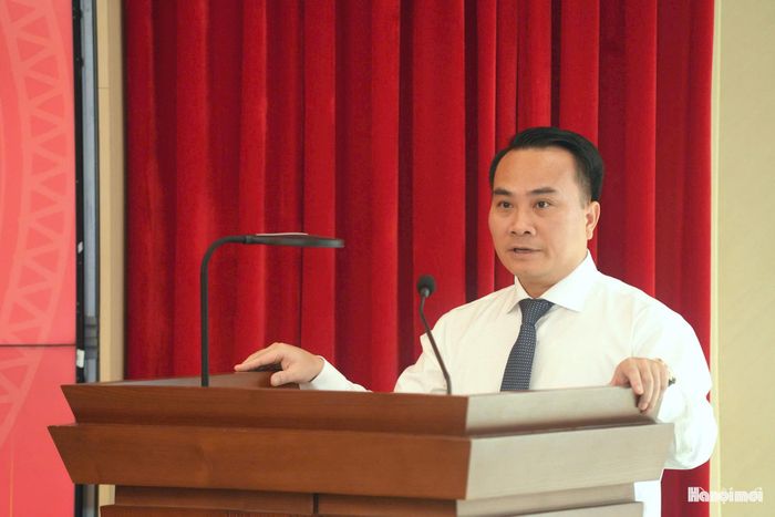Tân Bí thư Đảng ủy xã Tiến Thắng Vũ Duy Hùng phát biểu nhận nhiệm vụ. Ảnh: Phạm Hùng