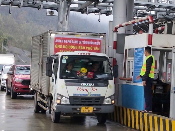 Chính sách miễn, giảm phí sử dụng dịch vụ qua các trạm BOT là một chính sách nhân văn nhưng cần được thi hành đúng. Ảnh: Lê Lâm