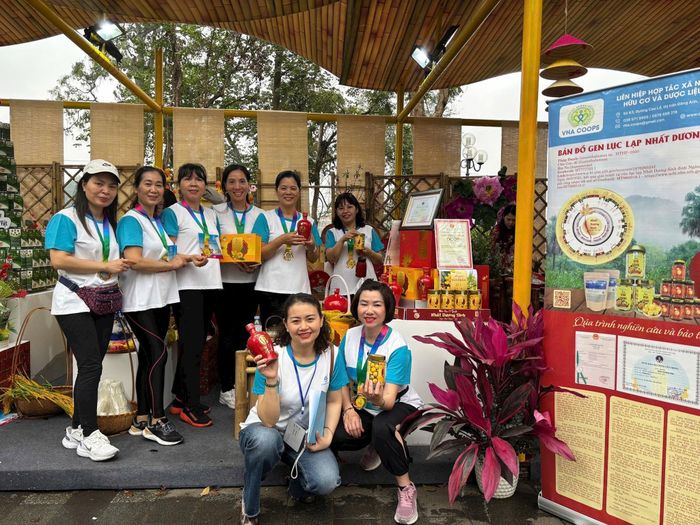 Hợp tác xã Tiên Dương tham gia sự kiện Hà Nội kết nối vươn xa do Hội Liên hiệp Phụ nữ Hà Nội tổ chức. Ảnh: Hoàng Anh