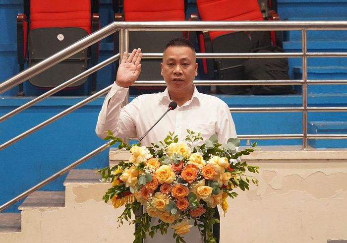 Trọng tài và đại diện vận động viên tuyên thệ tại giải. Ảnh: Hà Ngân