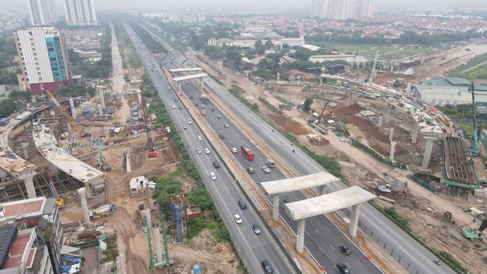 Dự án nút giao khác mức giữa đường Vành đai 3,5 và Đại lộ Thăng Long là một trong những công trình giao thông trọng điểm của Hà Nội đang được triển khai thi công. Ảnh: Phạm Công.