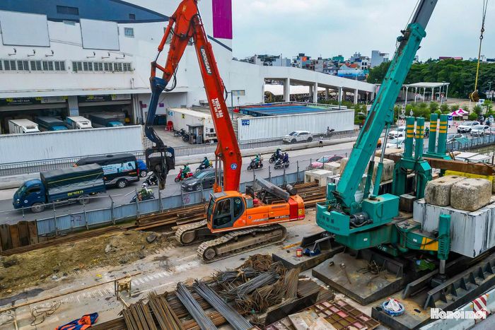 Theo hợp đồng, dự án dự kiến hoàn thành vào tháng 12/2027. Trước yêu cầu đẩy nhanh tiến độ các công trình giao thông trọng điểm, Thành phố đã chỉ đạo rút ngắn thời gian thực hiện, phấn đấu đưa công trình về đích trước ngày 30/4/2027. Các đơn vị đang tập trung tối đa nguồn lực, hướng tới mục tiêu thông xe kỹ thuật trước Tết Nguyên đán 2027.