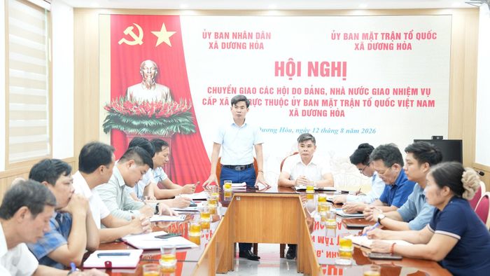 Đồng chí Lê Đức Phóng, Chủ tịch UBND xã phát biểu ý kiến. Ảnh: Phượng Nguyễn
