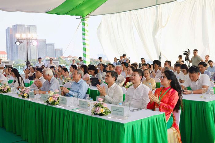 Các đại biểu tham dự buổi lễ. Ảnh: Thu Trang