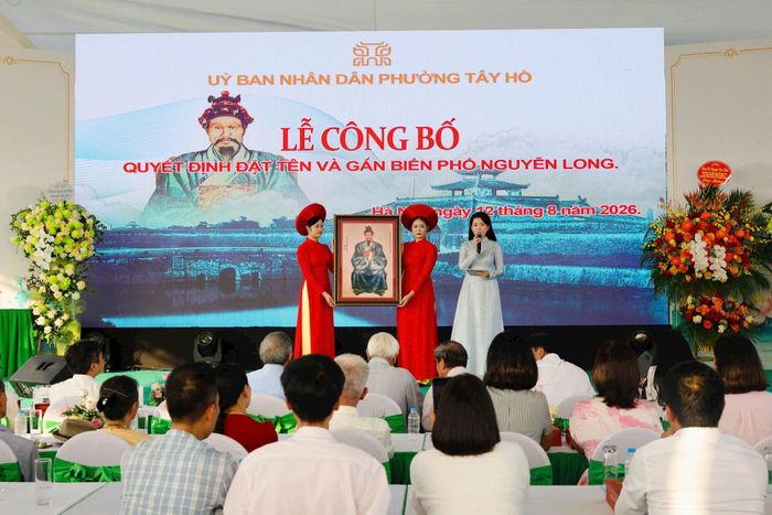 Bức chân dung truyền thần Võ Phó bảng Nguyễn Long. Ảnh: Thu Trang