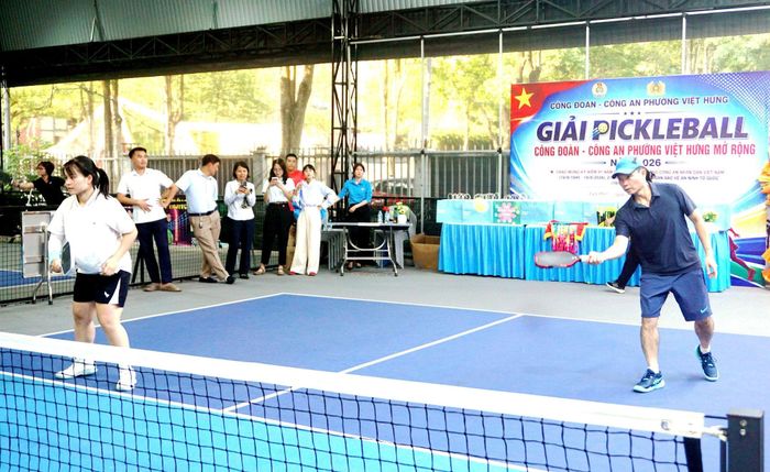 Giải Pickleball giao lưu Công đoàn - Công an phường Việt Hưng mở rộng năm 2026 tạo sân chơi bổ ích, lành mạnh cho cán bộ, chiến sĩ. Ảnh: B.Duy