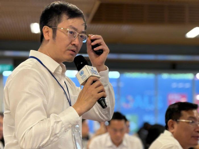 Ông Đỗ Tiến Đoàn, Phó phòng Quản lý chất thải, Cục Môi trường, Bộ Nông nghiệp và Môi trường chia sẻ những quy định về EPR. Ảnh: Kiều Thoan Thu