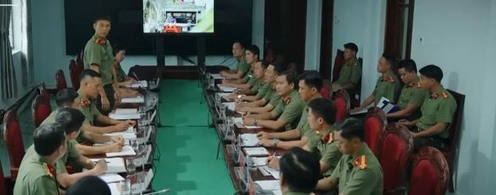 Cuộc họp cơ quan an ninh chỉ rõ vai trò của A Lang trong đường dây chống phá. Ảnh VTV