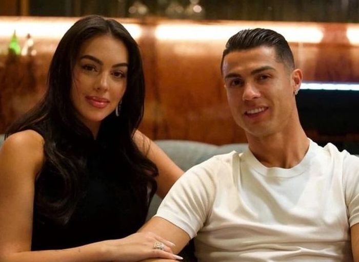 Cristiano Ronaldo và bạn gái lâu năm Georgina Rodríguez. 