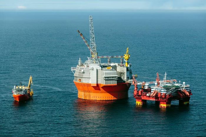  Goliat FPSO (giữa) hiện đang hoạt động tại vùng biển Barents. Ảnh: MARIUS FISKUM 