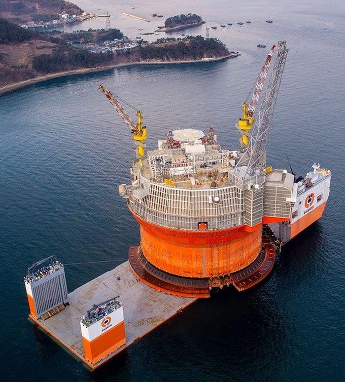  Dockwise Vanguard rời cảng Hyundai Heavy Industries và di chuyển về phía nam dọc theo bờ biển Đông Á. Tàu sẽ đi đến mũi phía bắc của Na Uy, qua Mũi Hảo Vọng. Đích đến là mỏ Goliat tại khu vực Na Uy thuộc biển Barents. 