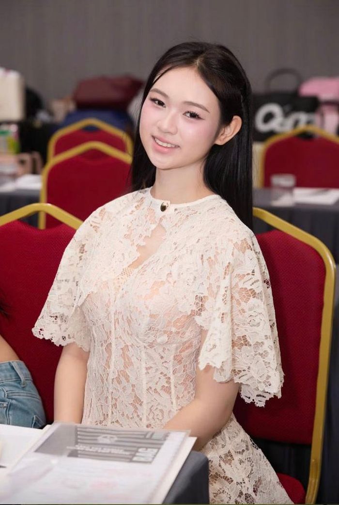 Ngô Hà Anh là một trong nhiều thí sinh được mẹ trực tiếp đưa tới nhà chung Hoa hậu Việt Nam 2026 hôm 10/8.