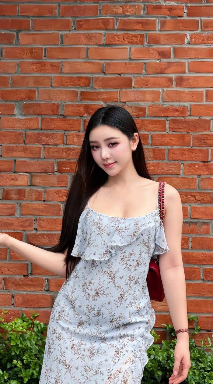 Trên trang cá nhân, Quỳnh Kool khoe khoảnh khắc đời thường với hình ảnh dịu dàng, trong trẻo theo phong cách nàng thơ.