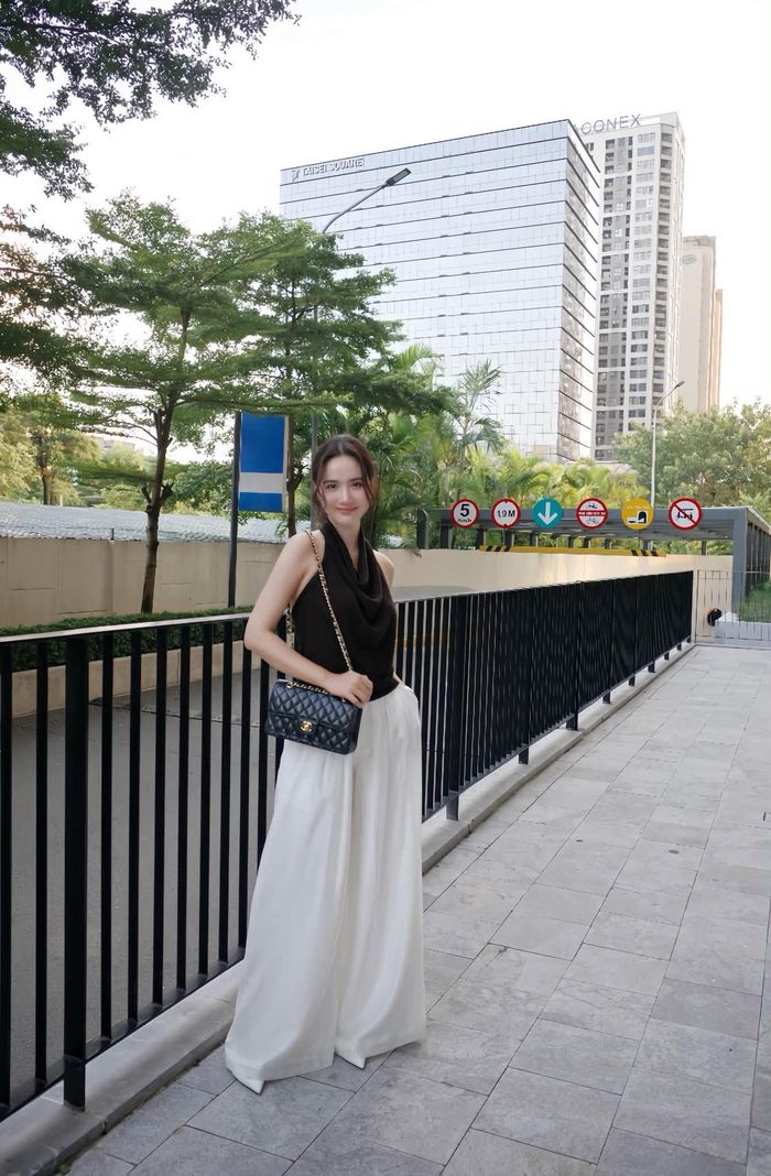 Loạt ảnh mới của Huyền Lizzie trên trang cá nhân thu hút cộng đồng mạng bởi gu thời trang trẻ trung, cuốn hút.