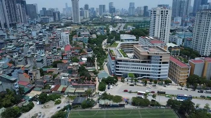 Sau gần 6 năm kể từ khi khởi công, dự án vẫn chưa thể hoàn thành, thông xe đồng bộ. Theo chính quyền địa phương, một trong những nguyên nhân khiến dự án đình trệ là những vướng mắc trong công tác giải phóng mặt bằng. Việc sớm tháo gỡ các điểm nghẽn để tiếp tục triển khai dự án đang được người dân khu vực mong chờ.