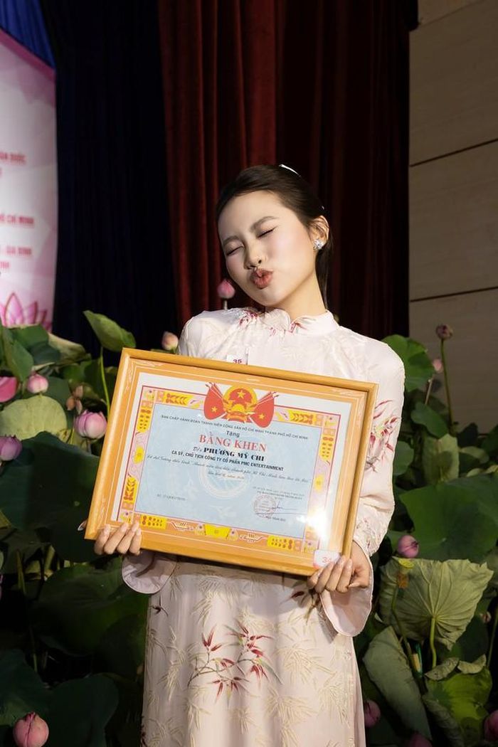 Cô bé The Voice Kids ngày nào giờ đã trưởng thành, giỏi giang hơn xưa.