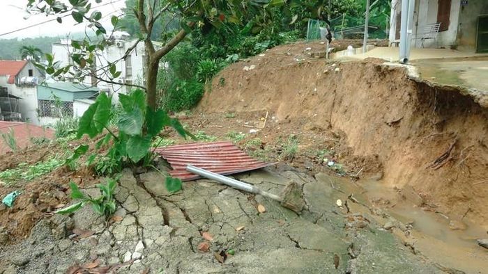 Tình trạng sạt lở tại bản Thanh Sơn diễn biến phức tạp. Ảnh: UBND xã Quan Sơn.