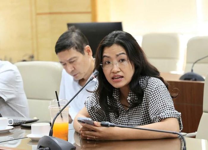 Các đại biểu tổ soạn thảo phát biểu.  Ảnh: Trần Minh.