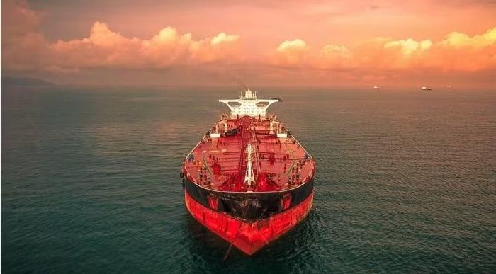 Đồng thời các nước châu Âu thậm chí còn bắt đầu tạm giữ những tàu như vậy sớm hơn nữa. Vào ngày 26/12/2024, nhà chức trách Phần Lan đã tạm giữ tàu chở dầu Eagle S mang cờ Quần đảo Cook.