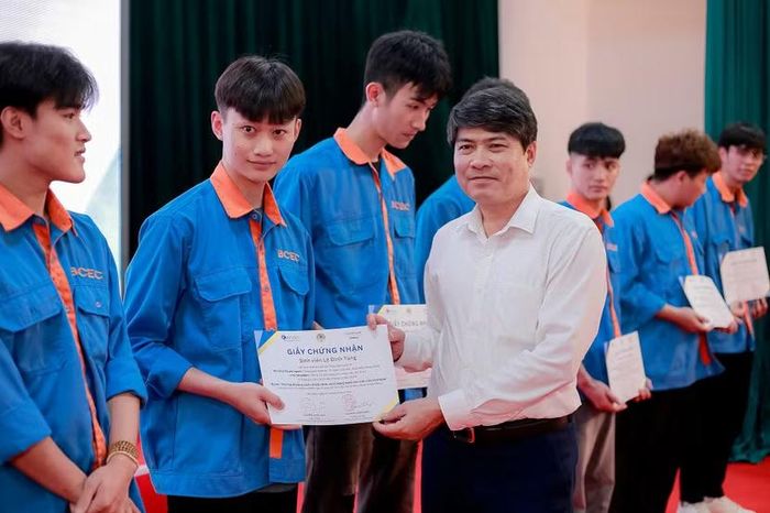 Chương trình phổ thông mới giúp người học có thể tham gia thị trường lao động hoặc học lên trình độ cao hơn của giáo dục nghề nghiệp và giáo dục đại học.