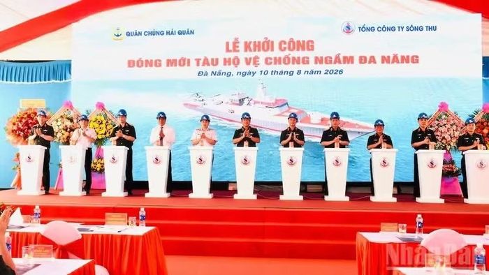 Theo ấn phẩm The Telegraph của Anh, Việt Nam sẽ đóng một tàu chiến săn ngầm mới nhằm tăng cường khả năng bảo vệ chủ quyền trên biển Đông, lễ khởi công đã diễn ra hôm 10/8.