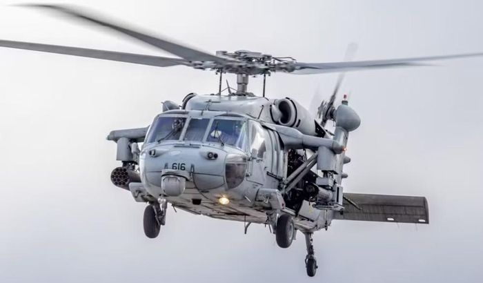 MH-60R dài 19,76 m, cao 5,18 m, sử dụng 2 động cơ GE T700 và có trọng lượng cất cánh tối đa khoảng 10,66 tấn.