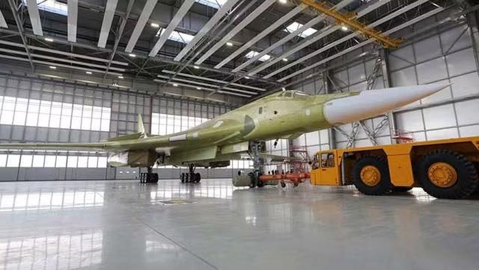 Và trong khi máy bay chở khách siêu âm Tu-144 đã trở thành một phần của lịch sử, Tu-160 vẫn tiếp tục hoạt động, chứng minh rằng những ý tưởng kỹ thuật táo bạo có thể tồn tại hàng thập kỷ.