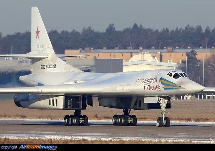 Bí quyết cho tuổi thọ lâu dài của Tu-160 nằm ở sự kết hợp khéo léo các tính năng vẫn còn hiện đại cho đến ngày nay. Một tính năng quan trọng là cánh có thể điều chỉnh góc quét.