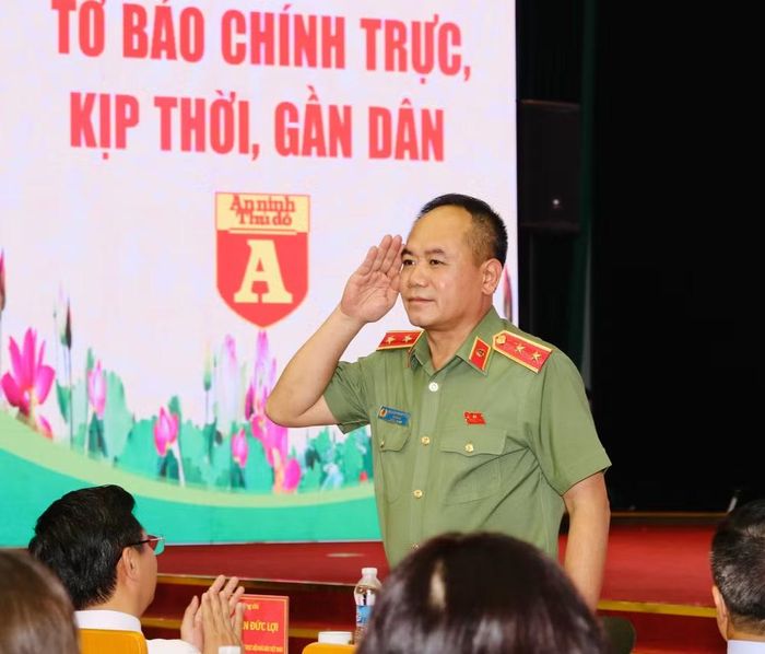 Trung tướng Nguyễn Thanh Tùng - Anh hùng lực lượng vũ trang nhân dân, Ủy viên Ban Thường vụ Thành ủy, Bí thư Đảng ủy, Giám đốc CATP Hà Nội chủ trì buổi lễ