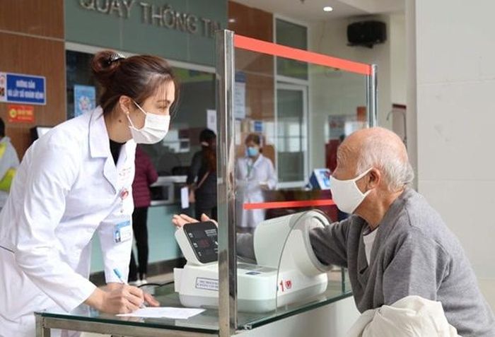 Việc mở rộng phạm vi đối tượng được khám chữa bệnh tại nhà được kỳ vọng sẽ giúp những người yếu thế, người bệnh nặng và người cao tuổi tiếp cận dịch vụ y tế thuận lợi hơn. Ảnh: Ngọc Yến.