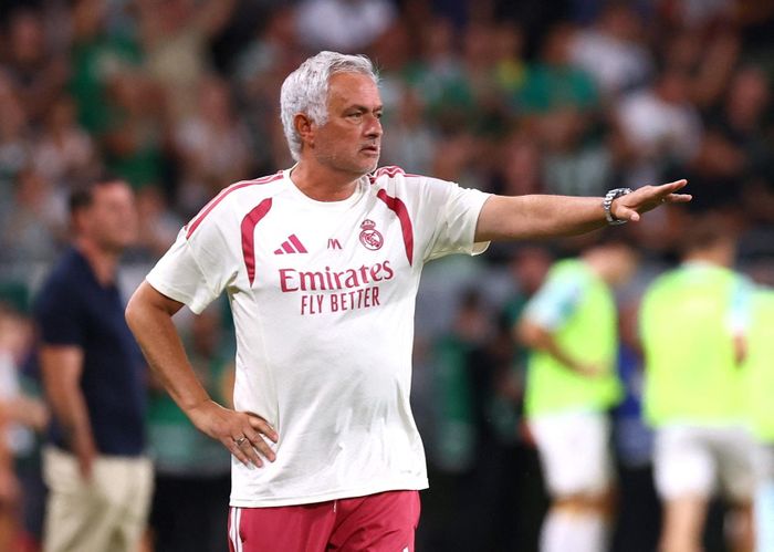 Real Madrid của Jose Mourinho nhọc nhằn đánh bại Deportivo.