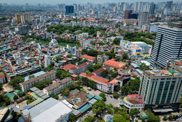 Vừa qua, liên danh nhà đầu tư gồm Công ty Cổ phần Du lịch Kim Liên, Công ty Cổ phần Thaiholdings và Công ty Cổ phần Đầu tư Xây dựng Thái Sơn (thành viên Tập đoàn Vingroup) đã đề xuất UBND TP Hà Nội xem xét, phê duyệt quy hoạch và cho phép lập dự án đầu tư tòa tháp Hanoi Twin Towers 99. Theo phương án đề xuất, dự án có tổng vốn đầu tư khoảng 3-3,5 tỷ USD.