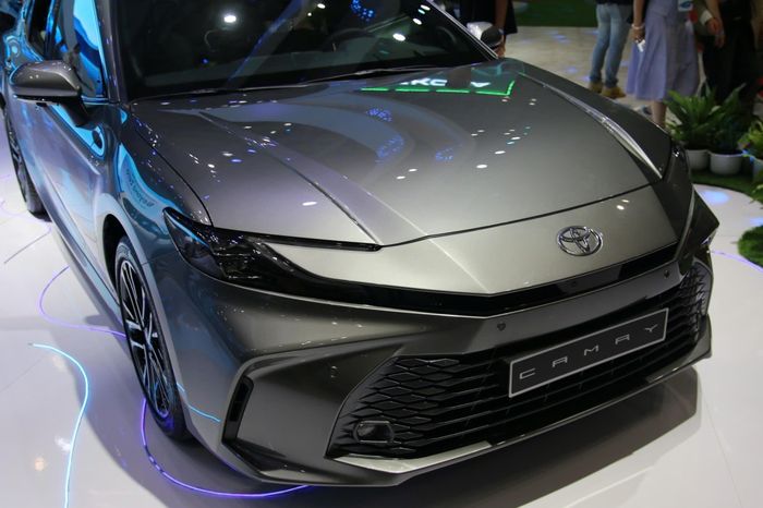  Phiên bản thuần xăng của Toyota Camry cũng không ghi nhận được lượt bán nào trong tháng. Trong khi đó, biến thể hybrid với giá bán nhỉnh hơn lại ghi nhận 91 xe được giao đến tay khách hàng. 