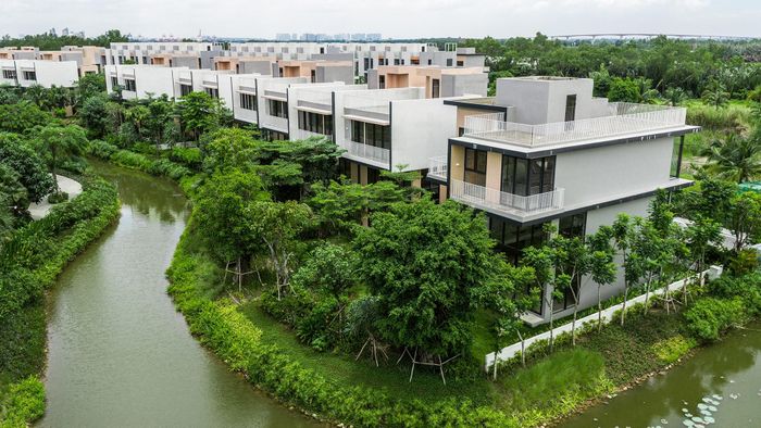  Dòng kênh nội khu len lỏi quanh căn biệt thự, liền kề tại Ecovillage Saigon River. Ảnh: Phong Anh. 