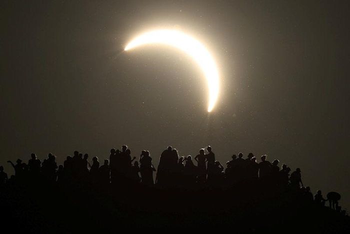  Theo NASA, hiện tượng này sẽ lặp lại sau khoảng một năm. Vào ngày 2/8/2027, nhật thực toàn phần sẽ có thể được quan sát tại miền nam Tây Ban Nha, Bắc Phi (gồm Morocco, Algeria, Tunisia, Libya và Ai Cập), Saudi Arabia và Yemen. Cũng trong ngày hôm đó, nhật thực một phần sẽ xuất hiện tại phần lớn châu Âu, một vùng rộng lớn ở châu Phi, Trung Đông, Đông Nam Á, miền đông Canada và một số khu vực của bang Maine, Mỹ. 